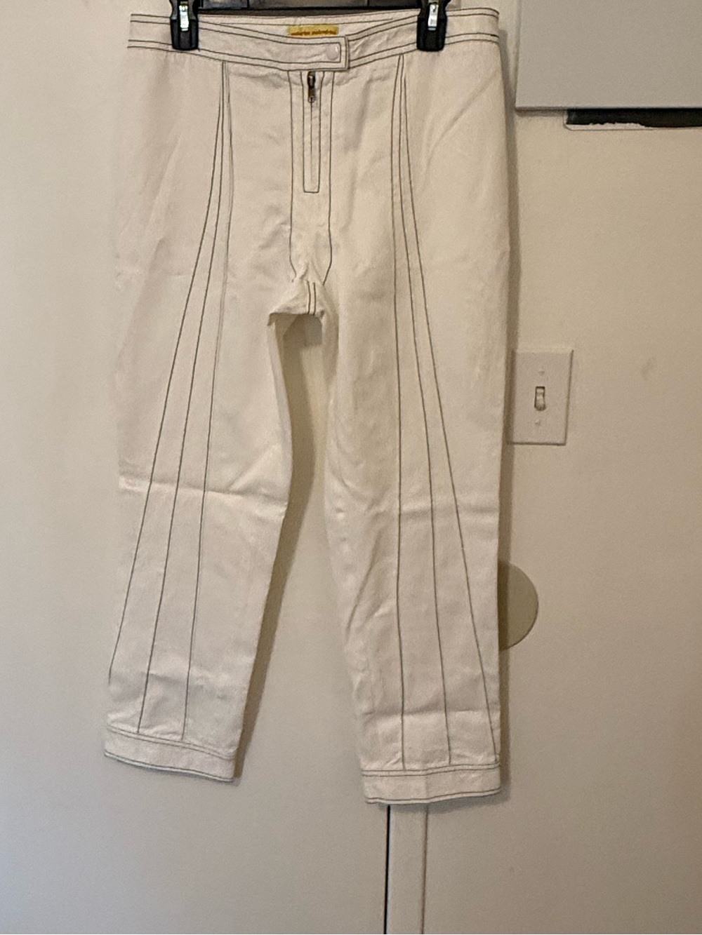 Catherine Malandrino White Cropped Pants with Contrasting Stitching